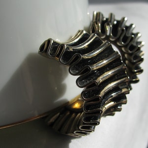 Incredibly Compelling MCM Vintage Rolled Ribbon Gold Tone Lady&#39;s Wide Hoop Style Earrings, 1&quot; Retro Clip Backs, Black Shadows, Unique