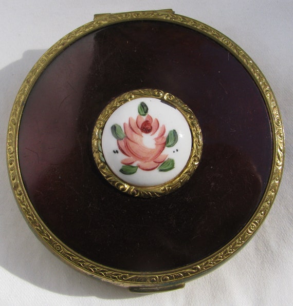 Unique, Lovely and Vintage Ladies Powder Compact,… - image 3