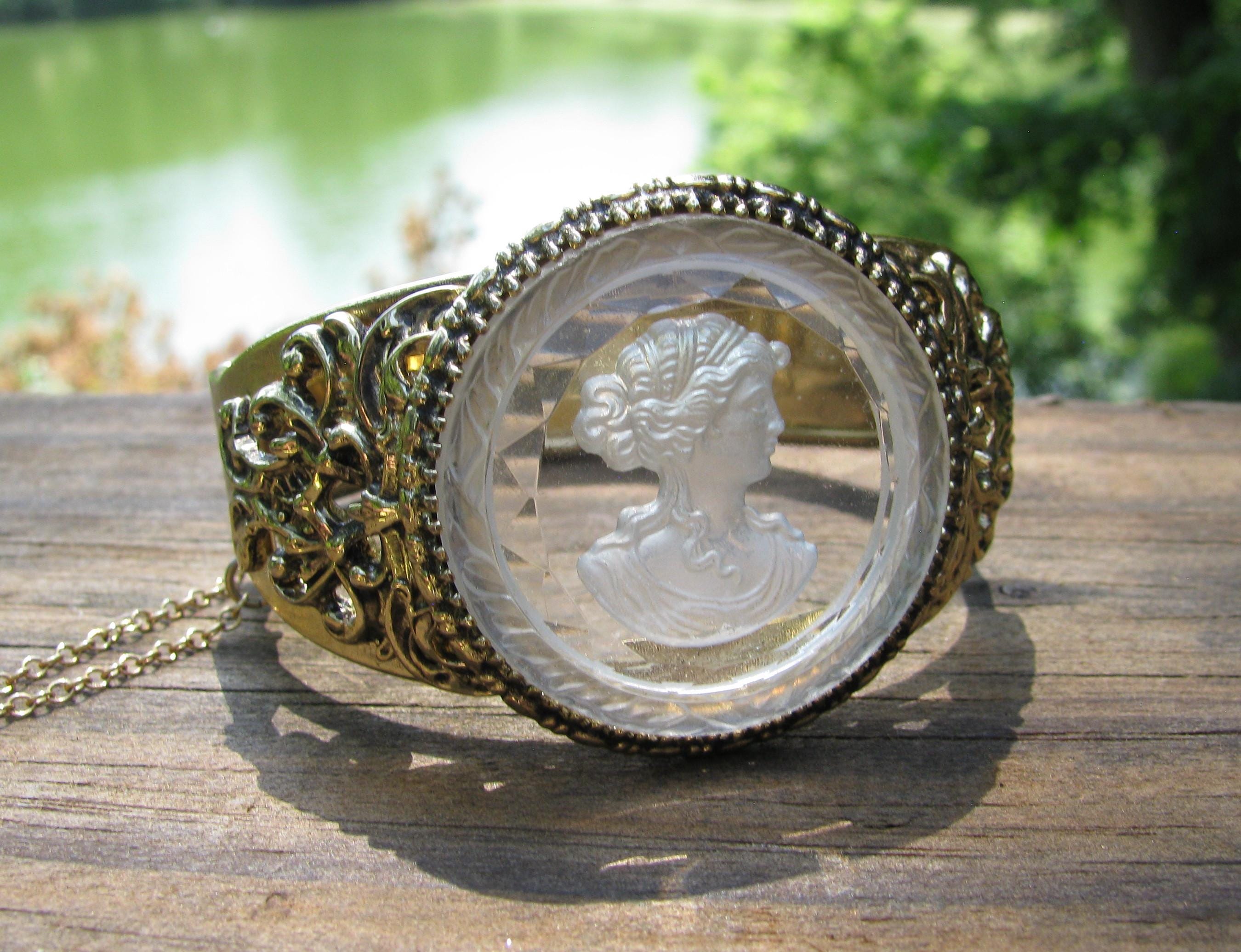 Beautiful Whiting Davis Reverse Intaglio Clear Cameo Hinged Gold