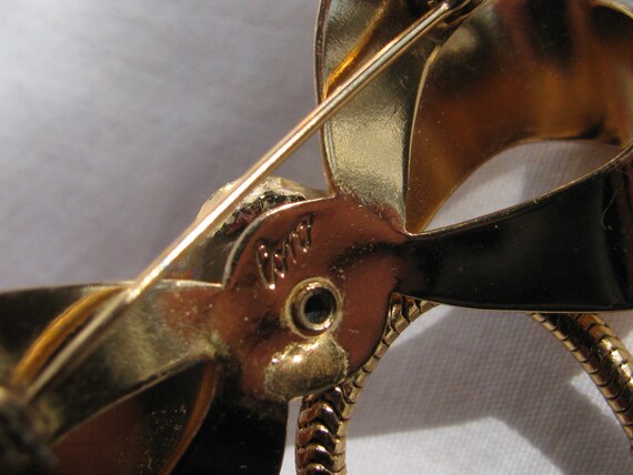 Vintage 1950's CORO Signed BIG Gold Ribbon Bow Br… - image 9
