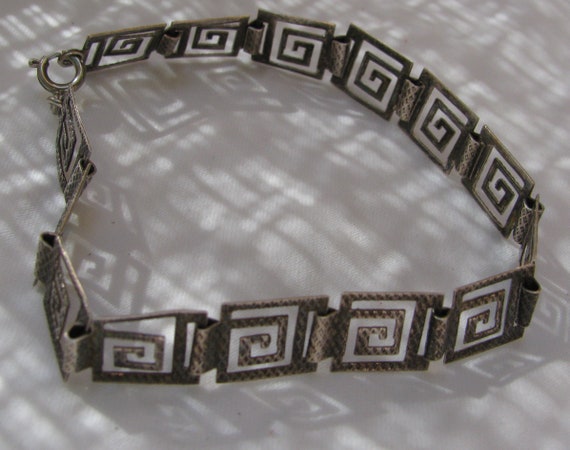 Intriguing, Hypnotic Thin Open Work Maze Grid Ste… - image 10