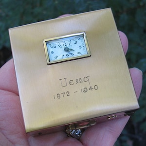 Vintage 1930's Illinois Watch Case Co. Lady's Powder Compact