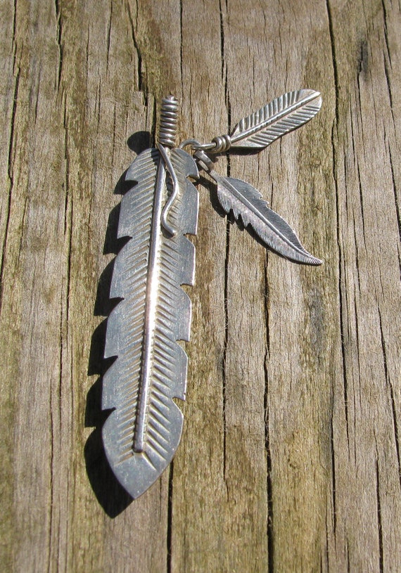 Vintage Large Unmarked Feather 3" Pendant with 2 … - image 6