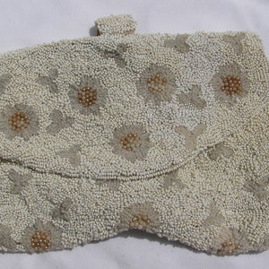 Fantástico bolso de mano vintage con cuentas de semillas, suave y hecho en Francia, correa trasera con cuentas, años 30, blanco, gris y beige, patrón detallado, bolso de mano