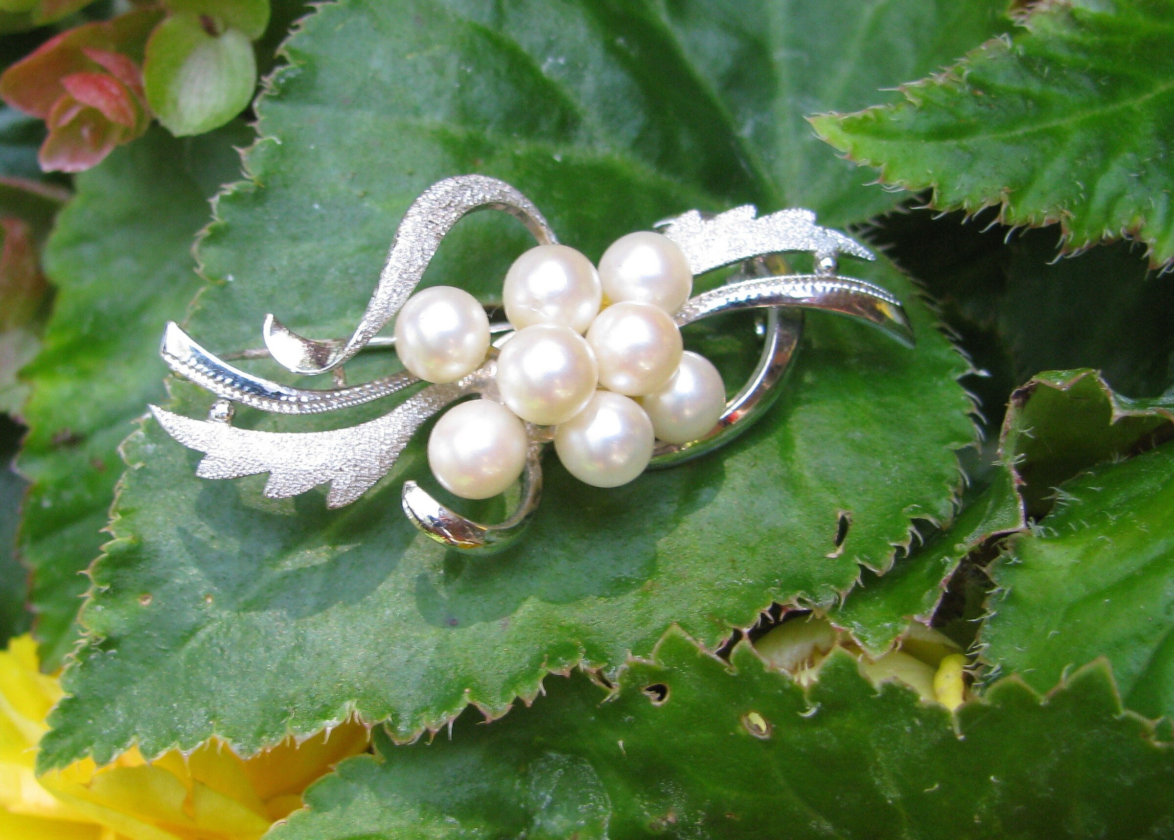 Classic and Beautifully Designed Vintage Openwork Silver Swirl