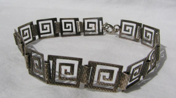 Intriguing, Hypnotic Thin Open Work Maze Grid Ste… - image 2