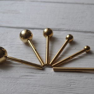 Nozzle-ball for making flowers. A soldering iron is a tool for making flowers from fabric, leather, paper.