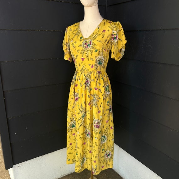 1940s Vivid Yellow Floral Rayon Flutter Sleeve Dr… - image 3
