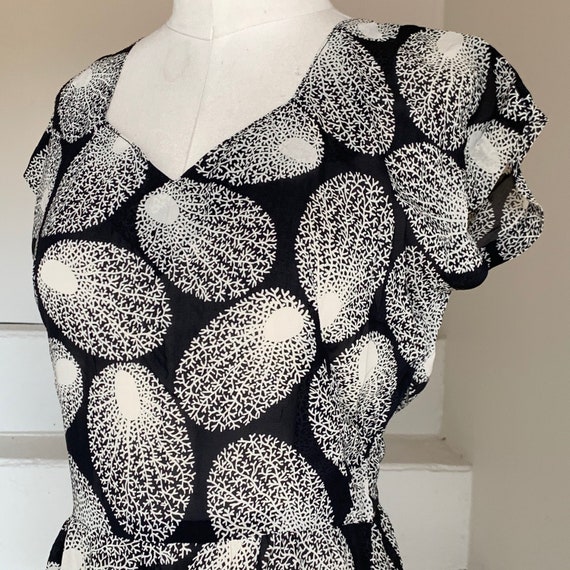 Lovely 1940s Sheer Rayon Chiffon Sea Coral Print D