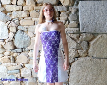 Robe de cocktail blanche dos nu avec dentelle violette, sur mesure.