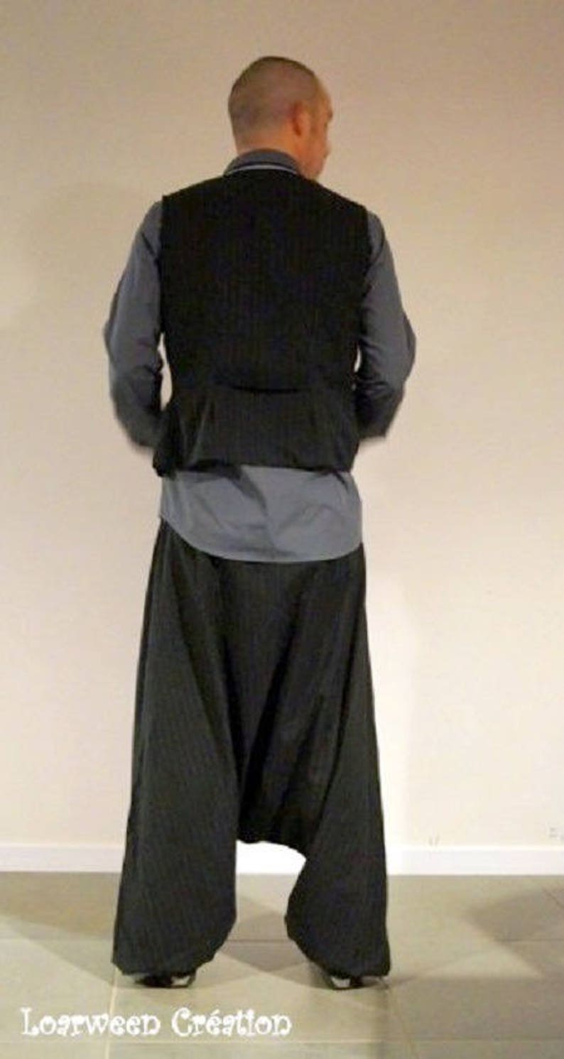 Costume sarouel et gillet noir rayé blanc, taille personnalisable. image 3