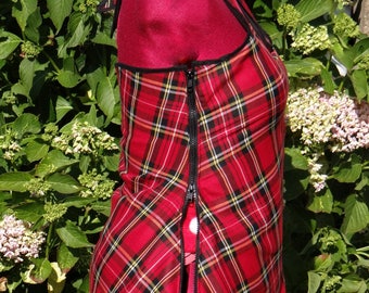 Kleid, Mantel aus rotem schottischem Tartan, große Größen.