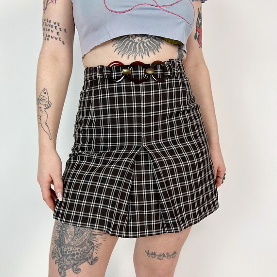 90's Plaid Mini Skirt Size 28" High Waist - Vintage Preppy Tartan Pleated Fall High Waisted Miniskirt W/ Chain Belt in Front - Black Brown