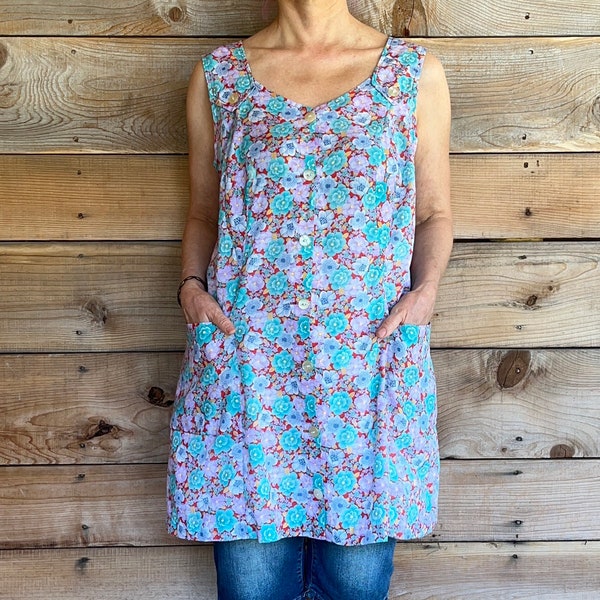 vintage housedress 70s tunic sleeveless mini summer flowers seventies cottage country home garden artist smock pockets button up large