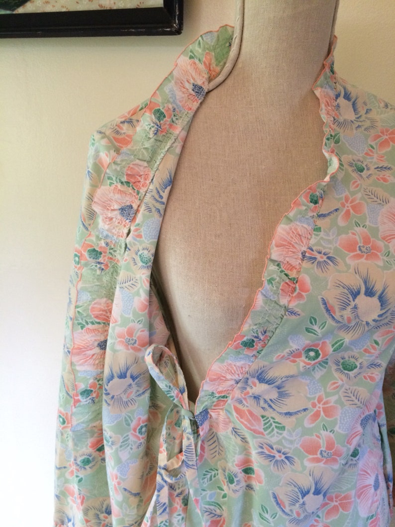medium large housecoat Eighties pastel floral robe