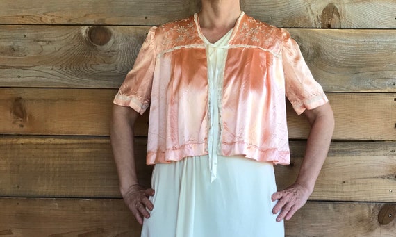 30s Thirties satin bed jacket shiny peach lace tri