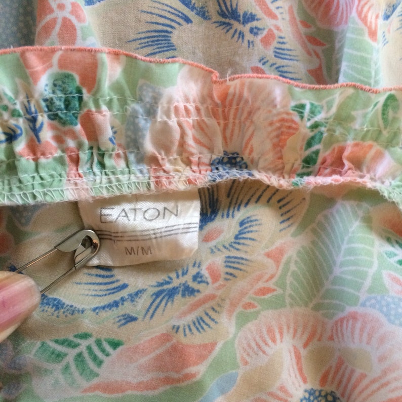 medium large housecoat Eighties pastel floral robe