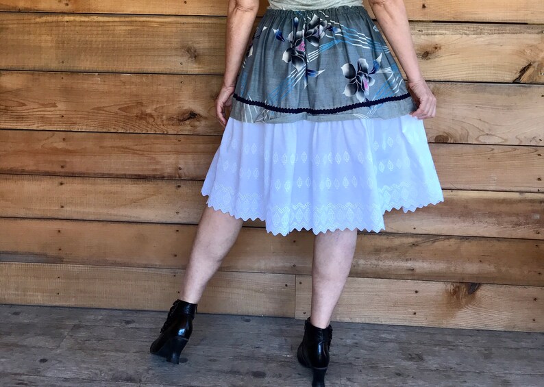 Vintage Japanese cotton and eyelet floral braid trim lolita girly pretty full gathered circle skirt large