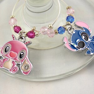 Juego de 2 dijes para vino hechos a mano inspirados en Disney "Stitch Experiment 626 y 624" con cristales de Swarovski para él y para ella: boda, cumpleaños, fiesta navideña