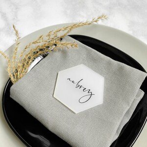 Ajuste personalizado de la boda de Perspex esmerilado hexagonal - tarjeta de lugar de boda - favor de la boda