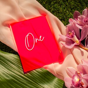 Marqueurs de table de mariage en acrylique rose fluorescent numéros de table de mariage décoration de mariage image 2