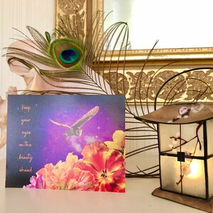 Mantén tus ojos en la belleza que se avecina, inspira birdies del paraíso, postales para Ucrania, afirmación positiva, arte de búho, donación de alivio directo