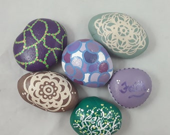 Divertido arte rupestre pintado a mano