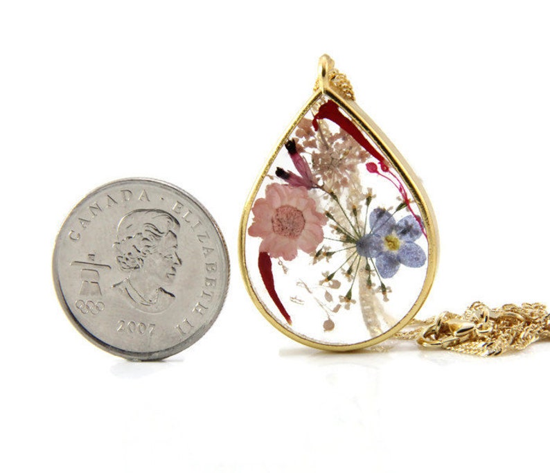 Real Flowers Encased in Resin Pressed Flower Jewelry Etsy