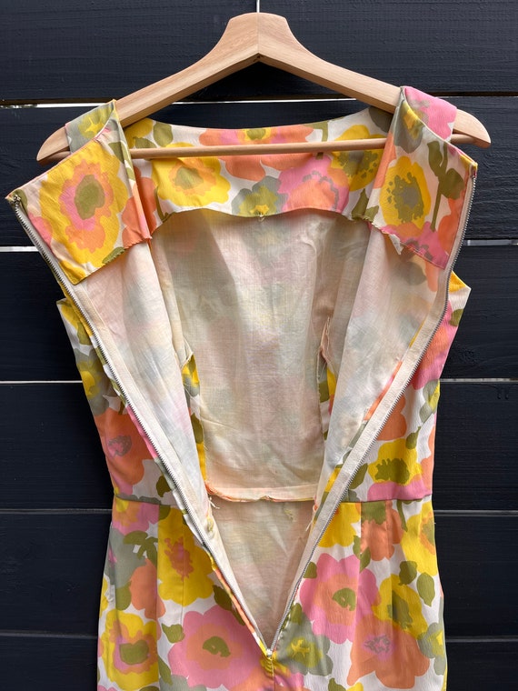 VINTAGE 1960s Pastel Floral Sheath Dress | Size XS - image 4