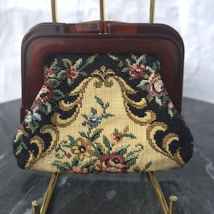 Vintage 1940s–50s Floral Tapestry Clutch | Kiss-Lock Closure | Woven Cotton Needlepoint Purse