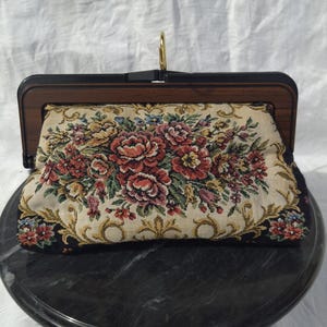 Vintage 1940s–50s Floral Tapestry Clutch | Kiss-Lock Closure | Woven Cotton Needlepoint Purse