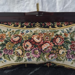 Vintage 1940s–50s Floral Tapestry Clutch | Kiss-Lock Closure | Woven Cotton Needlepoint Purse