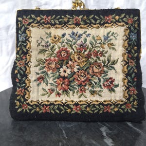 Vintage 1940s–50s Floral Tapestry Purse | Kiss-Lock Closure | Woven Cotton Needlepoint Purse