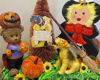 Centro de mesa vintage de Halloween: bruja de madera, perro ladrando y oso