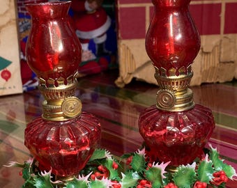 Lámparas de aceite rojas pequeñas vintage de los años 50 con borde de acebo y vidrio