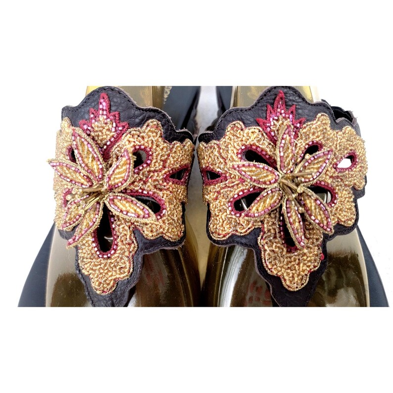 Vintage Donald J Pliner Gusa Beaded Sandals Size 9.5 Made in Italy Boho Leather Floral Thong Sandals Y2K Designer Resort Shoes afbeelding 6