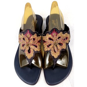 Vintage Donald J Pliner Gusa Beaded Sandals Size 9.5 Made in Italy Boho Leather Floral Thong Sandals Y2K Designer Resort Shoes afbeelding 5