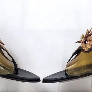 Vintage Donald J Pliner Gusa Beaded Sandals Size 9.5 Made in Italy Boho Leather Floral Thong Sandals Y2K Designer Resort Shoes afbeelding 4