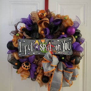 READY TO SHIP: 20&quot; Hocus Witches Pocus Inspired Wreath/Sign, Ready to Hang. I put a Spell on you!