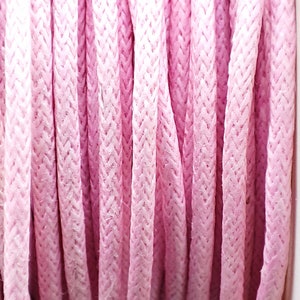 Cotton cord per 5 meters or spool of 100 meters. Available in 1, 1.8, 2 or 2.5 mm and choice between different colors Rose clair