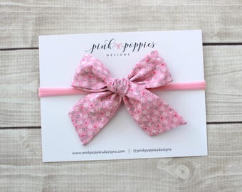 Mini Daisy Haarschleife, Rosa Babyschleife, Frühlingsblumenschleife, Rosa Blumenhaarschleife, Blumenhaarspange, Ostern Baby Stirnband, Rosa Nylon Stirnband
