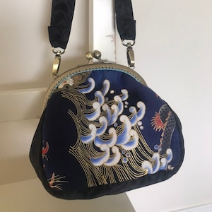 Handmade Japanese Fabric Kiss Clasp Handbag: Dragon Tsunami Pattern