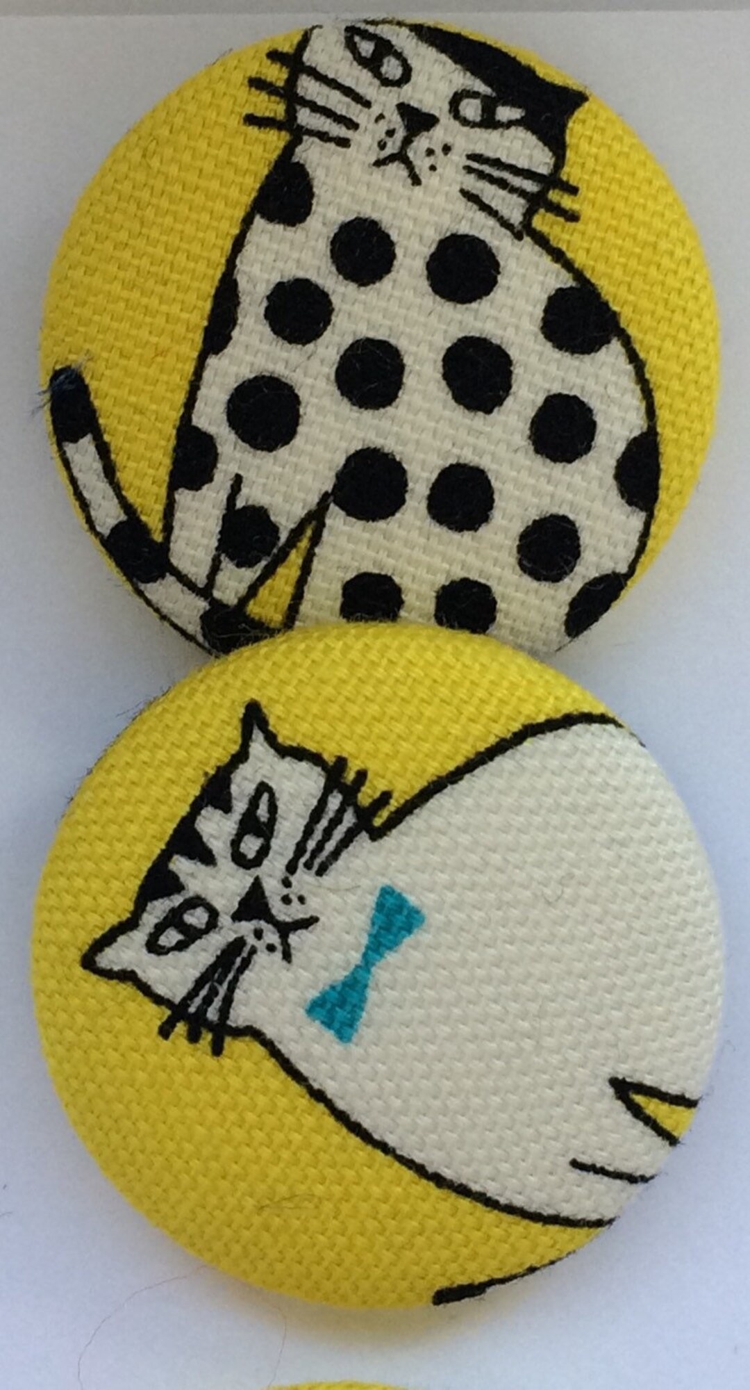 Five Vintage Japanese Fabric Covered Buttons Cat Buttons Handcovered five-vintage-japanese-fabric-covered-buttons-cat-buttons-handcovered
