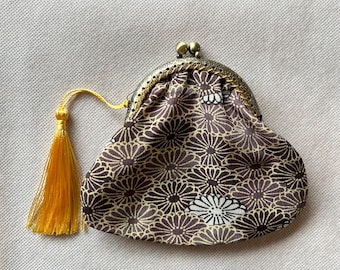 Porte-monnaie kimono en soie vintage : pochette recyclée à fermoir Kiss