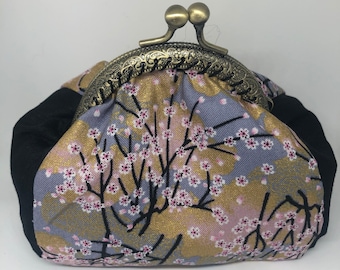 Handmade Vintage Blossom Fabric Coin Purse: Upcycled Kiss-Lock Pouch