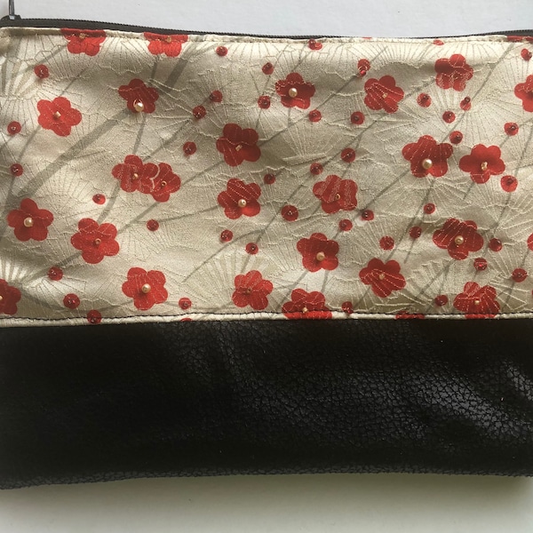 Pochette zippée kimono en soie vintage faite à la main avec sangle détachable / pochette zippée perlée à la main / pochette zippée kimono