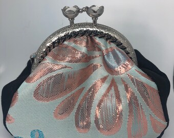Handmade Vintage Sari Coin Purse: Floral Brocade Kiss-Lock Pouch