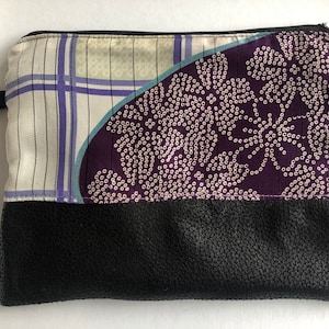 Handmade vintage kimono zip pouch with detachable strap /vintage kimono zip pouch/ Geisha print zip pouch