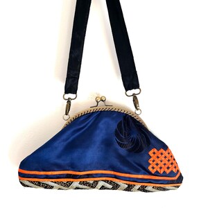 Vintage Silk Kiss-Clasp Handbag: Upcycled Japanese Fabric