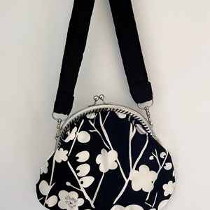 Handmade Japanese fabric clasp bag/ Japanese  fabric bag/ Japanese fabric handbag/ Clasp bag